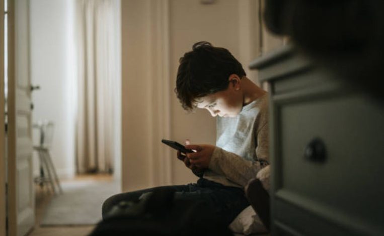 Understanding How Online Gaming Rewards Influence Player Choices