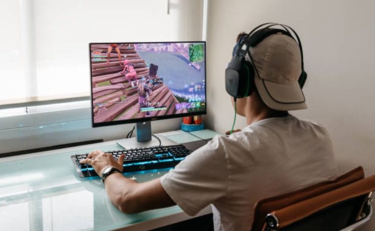Why Online Gaming is Becoming the New Social Hangout