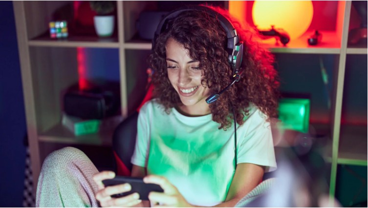 From Stress to Smiles: How Online Gaming Lifts Your Spirits